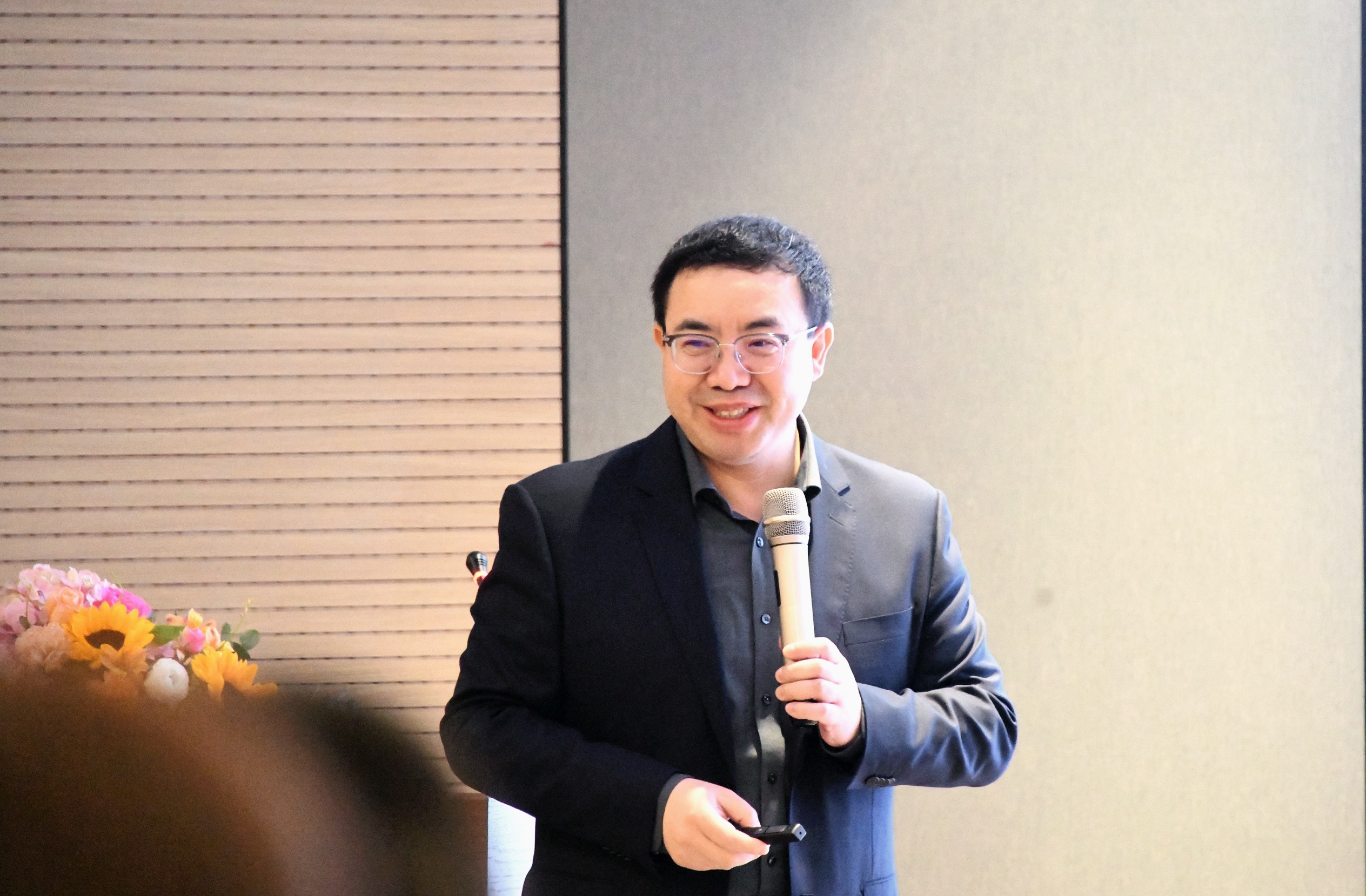 杨新涯.jpg