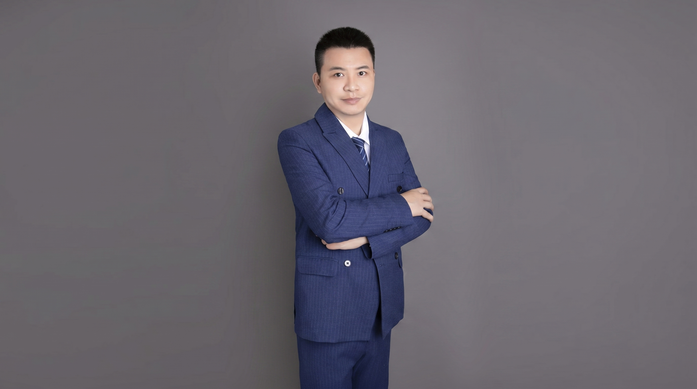 周松照片-横版.png 周松照片-横版.png